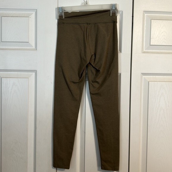 AERIE Size X-Small Short Olive Green Leggings Yoga Workout Athleisure Stretch - Picture 3 of 5